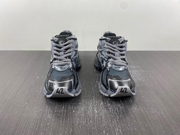 Ba*len*cia*ga runner sneaker