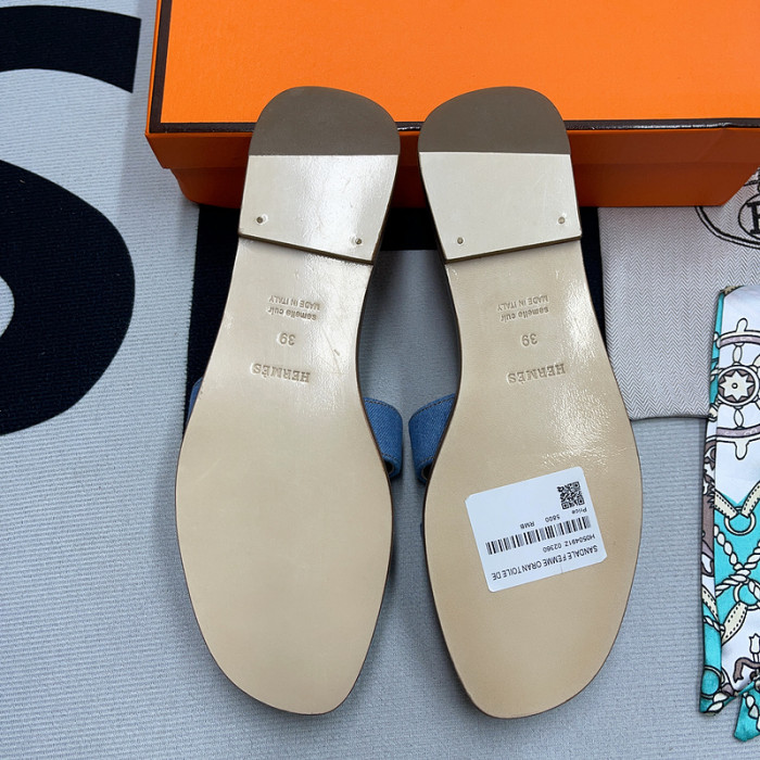 herme* sandal19